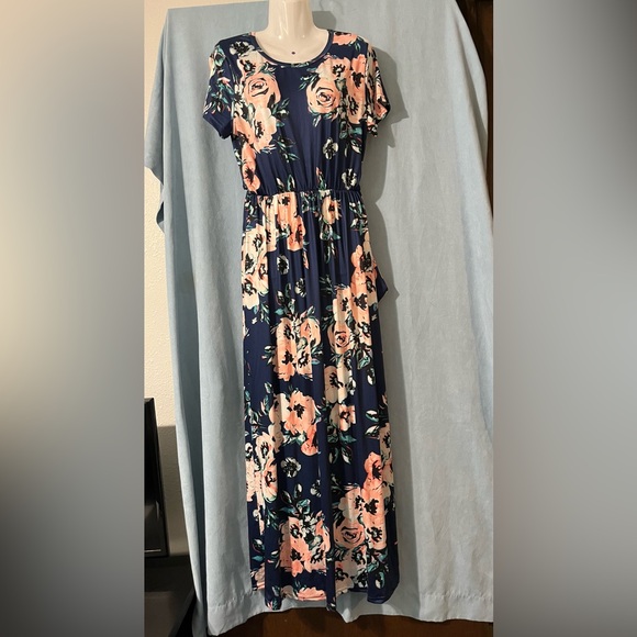 Floral Maxi Dress - Picture 13 of 13